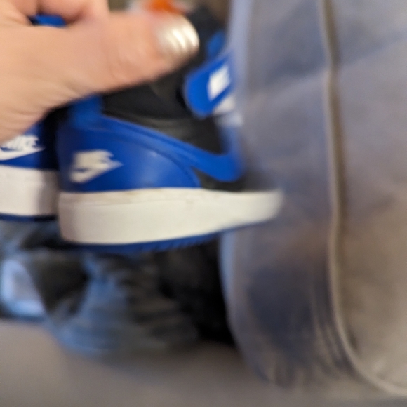 Royal Nikes - Picture 2 of 3